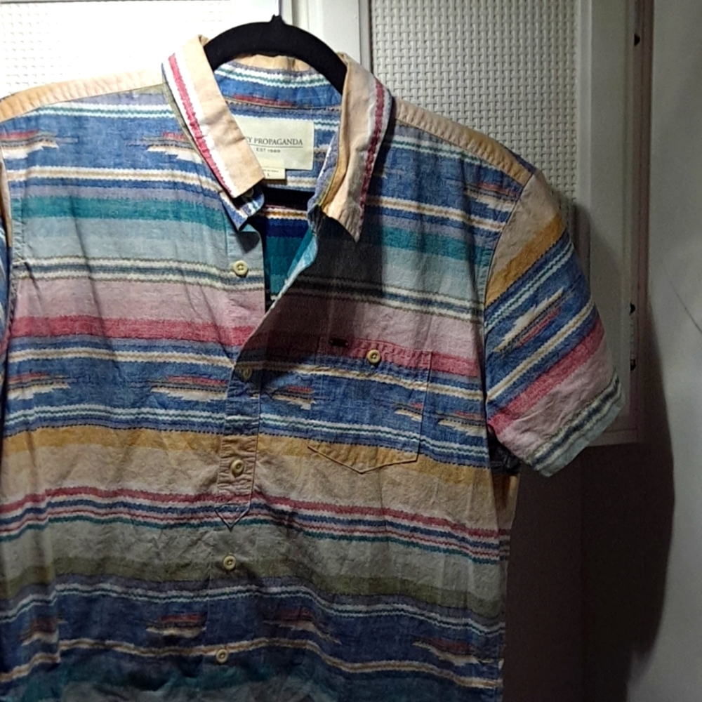 Obey Propaganda shirt, size L